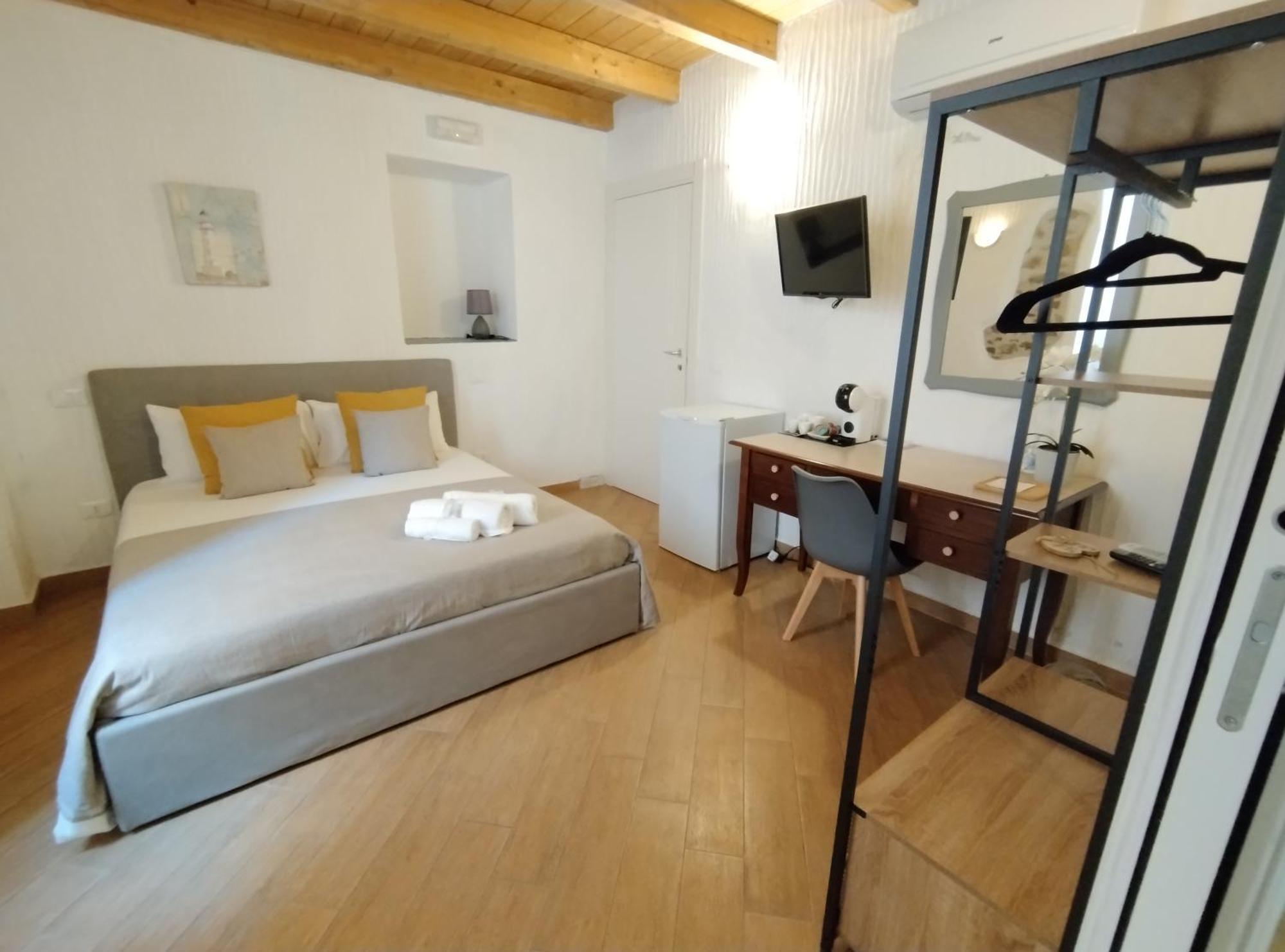 Holmann Suite & Rooms Olbia Esterno foto