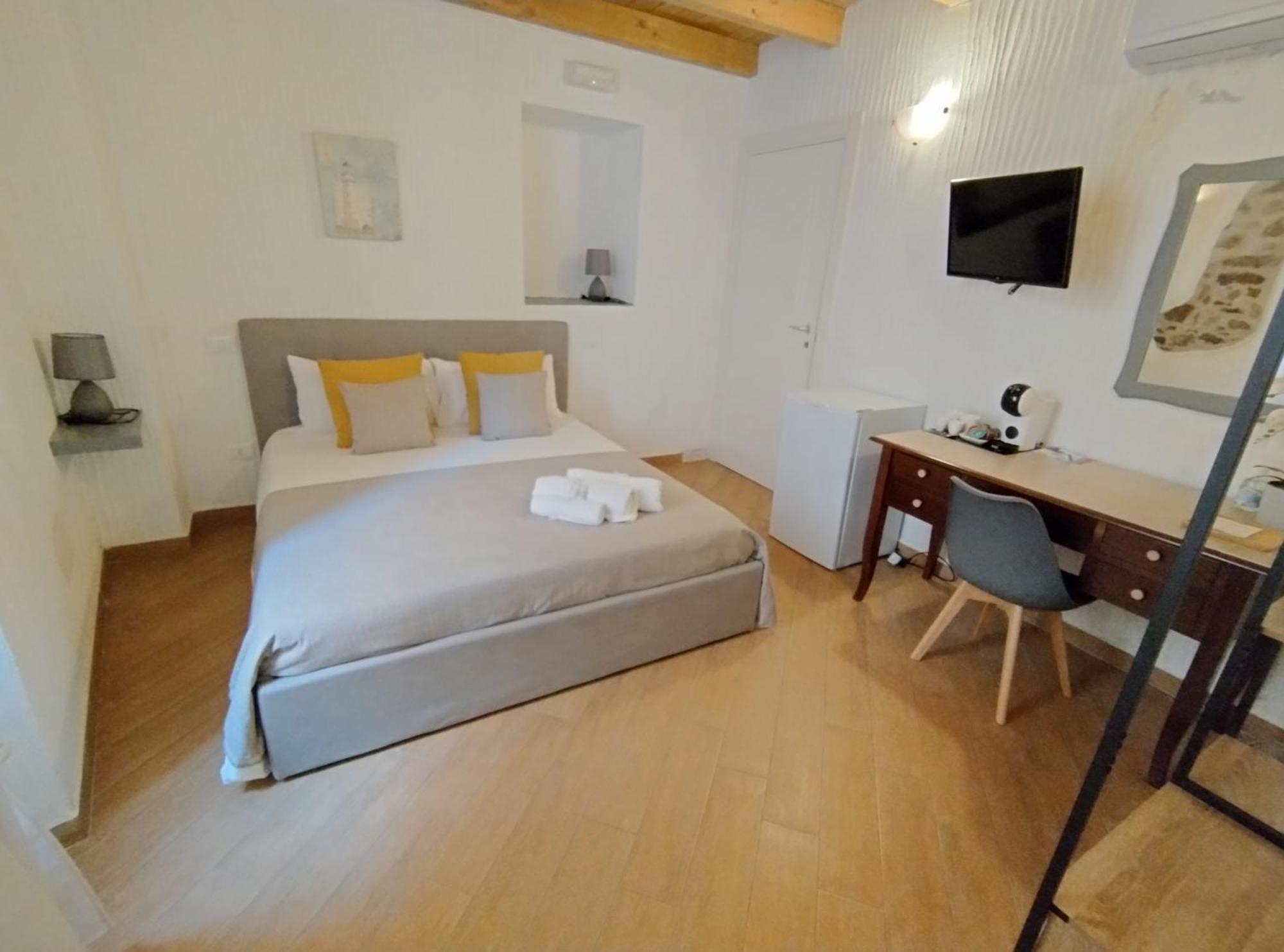 Holmann Suite & Rooms Olbia Esterno foto
