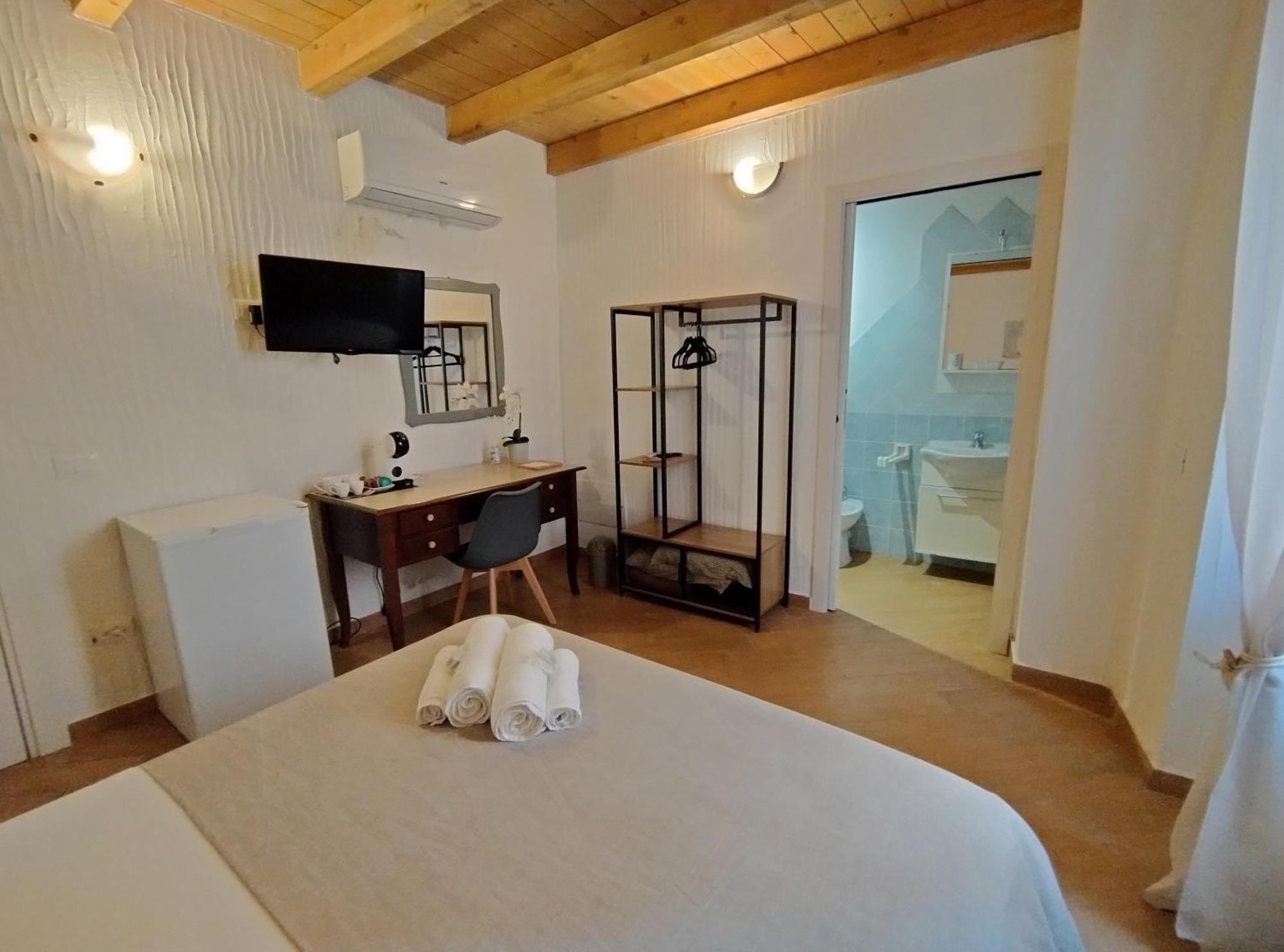 Holmann Suite & Rooms Olbia Esterno foto